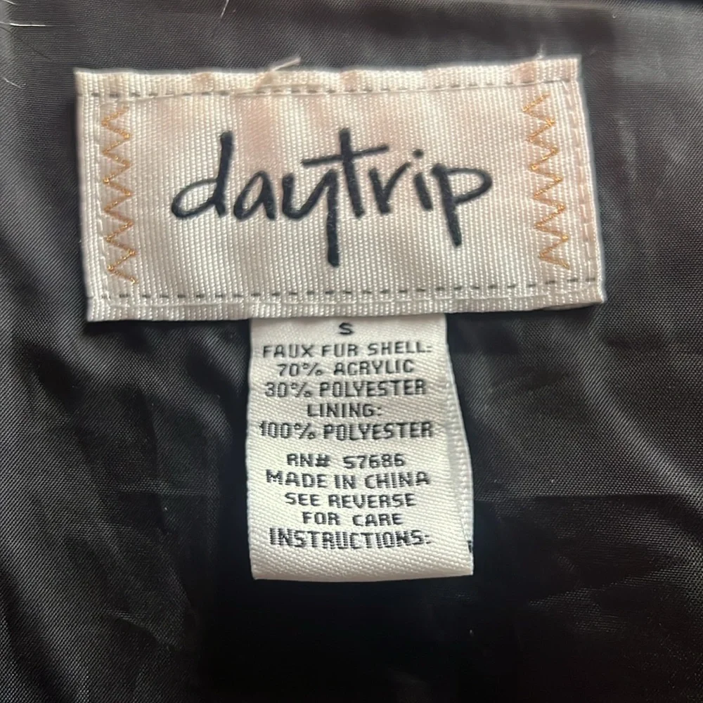 Small gray fur vest - Picture 3 of 3